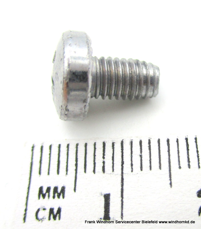 Screw M5x8
